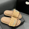 Designer di lusso Pantofole da donna Bottone perforato Pantofola incrociata rombica Moda Casual Comfort Pantofole versatili per sandali primavera estate