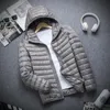 Yeni Marka Sonbahar Kış Işık Down Ceket Erkekler Fi Hooded Kısa Kısa Büyük Ultra İnce Hafif Gençlik İnce Ceket H7XB#