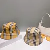 Eimer Hat Striped Plaid Designer Hüte Sonnenschild Männer und Frauen eleganter Charme Modetrend Casual Four Seasons Geschenk Summer Hut klassisch zeitlos