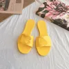 2024 Yaz Yeni Moda Kadınlar Düz Terlik Lüks Tasarımcı Sandalet Sandalet Deri Flip Flops Marka Beach Yatak Odası Kadınlar Günlük Terlik Sandalyas