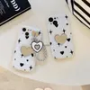 Mobiltelefonfodral Luxury Love Hear Bead Wrist Chain Phone Case för iPhone 14Pro Max 13 12 11 Fashion Love Makeup Mirror stötsäker bakslag H240326