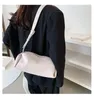 Axelväskor pu läder crossbody för kvinnor 2024 fast färg messenger väska dam minimalistisk handväska