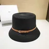 Szerokie brzegowe czapki wiadra czapki damskie letnie czapka walcząca z dekoracyjną ochroną UV Sun Hat Womens Flat Top Hat J240325