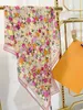 2024 Nya toppdesigners silkescarf för kvinnor lyxiga bandana fyrkantiga pannband topp varumärke mode täckt med blommor färgglada halsdukar tunt sommar sjal 110 cm