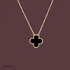 Van Jewelry Vanclef Four Leaf Clover Bracelets Cleef Bracelet Fashion Pendant Necklaces for Women Elegant 4Locket Necklace Highly Quality Choker Chains Designer J