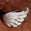 Anéis de cluster Europeu e americano jóias dinâmica moda asa forma anel cheio de diamantes incrustados zircão