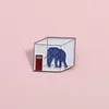 Cartoon olifant in de kamer email Pin grappige metalen broches rapel badge decor rugzak jas accessoires sieraden cadeau voor kind