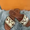 Designer lyx broderi tofflor kvinnor brev sommar damer strand sandal fest bröllop mode låg häl skor