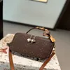 24SS Kvinnors lyxdesigner Nya medeltida små fodral på väska på väska Kvinnor Handväska axelväska crossbody väska makeup väska handväska bcaj