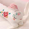 Cartoon Kaninchen Blume bestickt lange weiche Plüsch Kissen Kissen Fall Home Sofa Schlafzimmer Anime Geschenk 240306