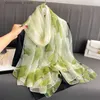 Bandanas Durag -halsdukar Ny vår Stor kvinnlig sommarsilktunna Hijab Wraps Women Elegant Floral Scarf Shawl Pashmina Beach Stoles Bufanda Foulard 2023 Y240325