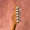 Aangepaste oude elektrische gitaar kleur streeppatroon Tremolo brug esdoorn hals en toets