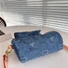 Top Luxury Designer Denim Oreiller Sac Sac à main pour femme Sac à bandoulière Sac à bandoulière Accessoires en métal doré 16cm Usllt