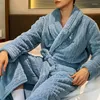 Mäns Sleepwear 2024 Flanell Night-Robe Men Winter Robe Thicken Warm Bathrobe klänning tjock Coral Fleece Nightwear Male Home Clothes