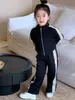 Crianças Stripe Sports Setes Girls Mirds Manga Longa Zipper Outwear Com calças soltas 2pcs Autumn Children Roupfits Z3877
