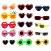 Vêtements pour chiens Produits pour animaux de compagnie Lunettes de soleil drôles Coeur Fête d'été pour petits outils de pose Accessoires de natation