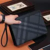 Vente en gros sac à bandoulière pour hommes classique atmosphérique plaid pochette d'affaires grande capacité sac à main en cuir épais Joker couleur noire correspondant hommes portefeuille 1270 #