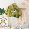 Kledingsets Peuter Lenteoutfits 2024 Designer Babyjongenskleding 1 tot 6 jaar Cartoon Dinosaurus Shirts met lange mouwen en broeken Kinderen Jongens