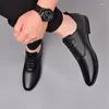 Sıradan Ayakkabı Erkek Oxford Elegant Man Ticari Ayakkabı Resmi Derby Gelinlik Düzleri Orijinal Deri Beyler