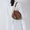 Laden Sie Großhandel Designer -Taschen Umhängetasche Hochwertige Handtasche für Frauen 2024 Neues modisches Sattel Trendy und vielseitiges Crossbody Small Square
