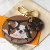 L ve V Tasarımcı Keychain Marka Yuvarlak Anahtar Zinciri Lllustre LCE Paten Çanta Cazibesi ve Anahtar Tutucu Erkekler Araba Knah Derecturing Kadın Toka Keychains Torbalar Kolye Seçme Hediye