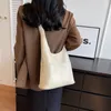 Sac à bandoulière en cuir PU Pu pour femmes créatrices de mode de mode Sac à main under bras rétro Sac à main 240322