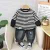 Kläder sätter småbarn vårkläder 2024 Korea baby pojke kläder 1 till 5 år avslappnad randig långärmad t-shirts och jeans barn pojkar passar