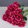 Flores decorativas buquê de rosas artificiais flor de seda plástico falso único sala de estar decoração peça de mesa casamento cártamo