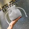 Axelväskor Barhee varumärke Sparkla kvinnor koppling handväska mini storlek hink kedjor strap diamant dekorera strängar stängning parti