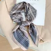 Sarongs شعبية النمط الجديد Silk Scarf 2022 طباعة مربع kerchief الموضة السفر 70x70cm وشاح صغير أربعة مواسم شال شال شال 24325