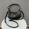 高級レディースMiui Cleo Half Moon Bags Lady Handbags Crossbody Delough Saddle Bag