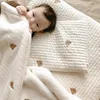 Couverture polaire douce couvertures d'emmaillotage pour lit de bébé né literie pour enfants flanelle chaude enveloppe d'emmaillotage poussette Wrap Bebe 240311