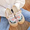 Casual skor sommar tunt mesh broderad andningsbar antik Hanfu gammal beijing trasa kvinnor platt