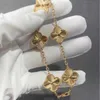 Märke charm v guld hög upplaga van lycklig klöver laser dubbelsidig tjock pläterad 18k rosarmband kvinnlig omöjlig design