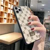 Mobiltelefonfodral Lyxvarumärke Flower Hard Leather Crossbody Bag Telefonfodral för iPhone14 13 XR XS Max 7 8 6Plus 7Plus 12 11 15Pro Back Cover Coque H240326