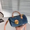 Top Luxury Designer Denim Oreiller Sac Sac à main pour femme Sac à bandoulière Sac à bandoulière Accessoires en métal doré 16cm Usllt