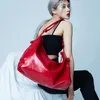 Kvällspåsar Oljevaxade mjuka nudlar Tygväska lyxig designer handväska för kvinnor 2024 Högkvalitativ personlighet Stor kapacitet axel