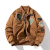 inverno Bomber Jacket Uomo Militare Retro Badge Pilot Jacket American Vintage Moto Cappotto Parka con cappuccio Maschile Khaki Armygreen g5TJ #