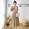 ドレス秋と冬の妊婦服の服の長袖コーデュロイシャツオフィスレディドレスエレガントなマタニティドレスブラックカーキ