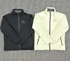 Jaqueta de arco Designer de designer de capuz Tech nylon jacketas à prova d'água Jaquetas de alta qualidade Casaco leve ao ar livre homens de esportes de esportes
