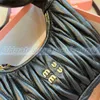 الأكياس المسائية للسيدات الوردي المصمم Cleo Bag Miui Satchel Tote Wander Matelasse Underarm Hobo Leature Leather Genuine مع حزام الكتف Q240225