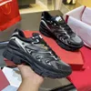 Designer Athletic Shoes Men Sports Outdoors Shoes Luxury Valentinosneakers Women di alta qualità allenatori di corsa Valentinosneakers 369