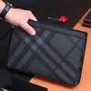 Vente en gros sac à bandoulière pour hommes classique atmosphérique plaid pochette d'affaires grande capacité sac à main en cuir épais Joker couleur noire correspondant hommes portefeuille 1270 #