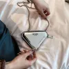 Axelväska varumärke rabatt kvinnors nya samma triangel barn accsori laser läppstift väska kvinnor