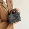 Le sac d'usine d'exportations à la main tissé à la main secoue de panier à la main pour les femmes 2024 Nouvelle chaîne d'épaule unique