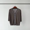 여성용 니트 2024 봄과 여름 스타일 여성 칼라 대비 라인 스팽글 V-Neck Lined Knitted Cardigan