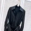 Сплошные черные платья 2024 Новое асимметричное платье-рубашка с плиссированной талией Платье Весна Новый нишевый дизайн Новый стиль 2024 FZ316031