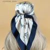 Bandana's Durag Luxe Design Vierkante Zijden Hijab 70X70CM Hoofddoek 2023 Populaire nieuwe stijl Strand Zonnebrandcrème Sjaals De Vier Seizoenen Dames Hoofddoek Y240325