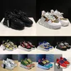 2024 Nieuwe ontwerper Italië Casual schoenen Reflecterende sneakers Mens Vrouwen Sneaker kettingschoen Multi-colour Suede bloemen Zwart gevlekte pijlen Plaid Trainers 36-45