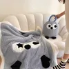 BettwäscheOutlet Schöne doppellagige große Fleece-Cartoon-gestickte Decke mit 1 Kissen, warm, weich, für Betten, Couch, Sofa